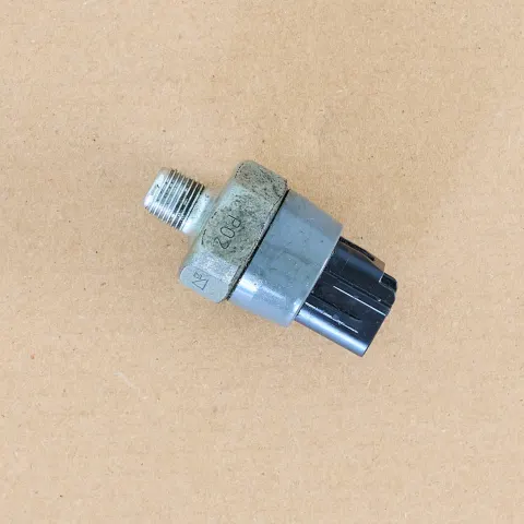 Toyota Oil Pressure Sensor 83530-60020
